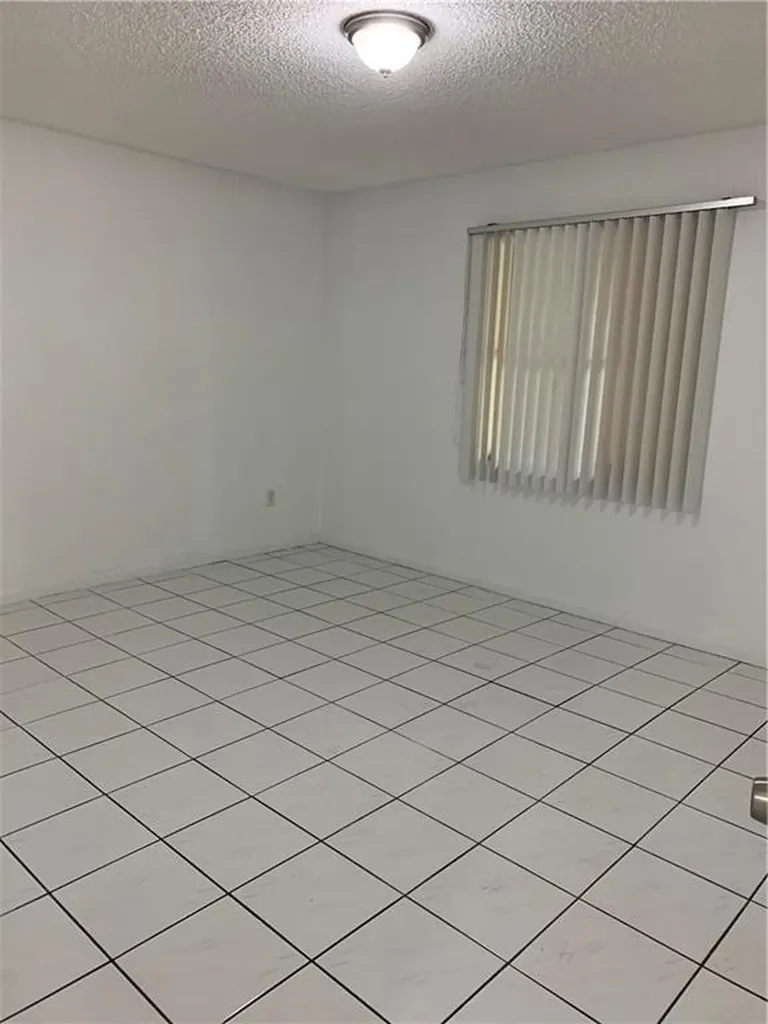 4131 Stirling Road Davie FL 33314