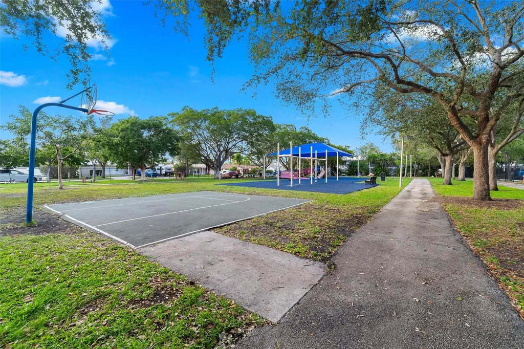 2201 NE 66th Street Fort Lauderdale FL 33308