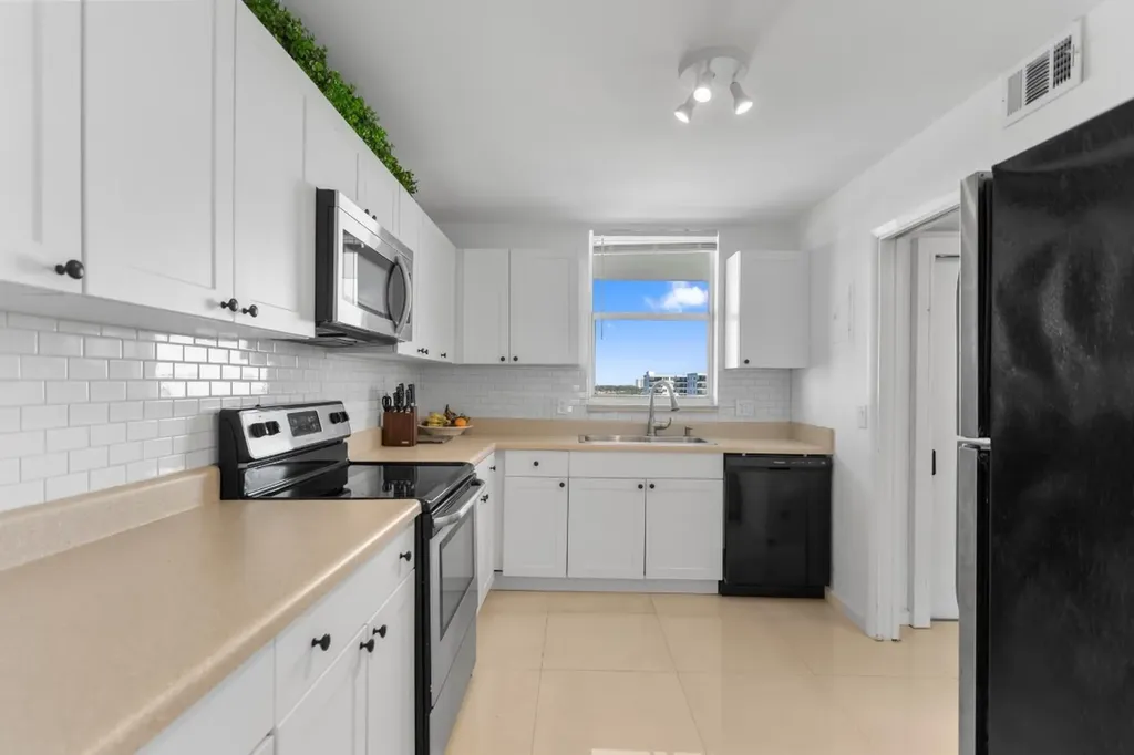 3100 NE 49th Street Fort Lauderdale FL 33308