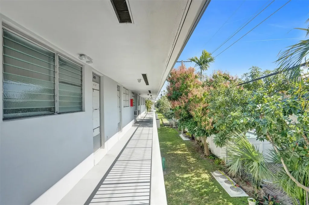 2000 NE 51st Court Fort Lauderdale FL 33308