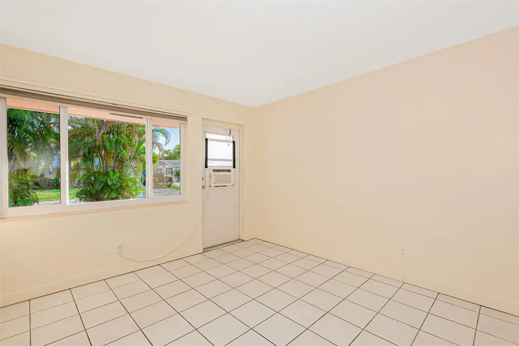 2581 NE 11th Court Pompano Beach FL 33062