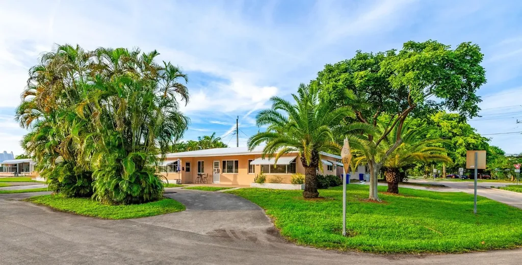 2581 NE 11th Court Pompano Beach FL 33062
