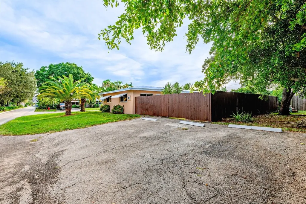 2581 NE 11th Court Pompano Beach FL 33062