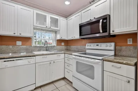 9410 N Hollybrook Lake Drive Pembroke Pines FL 33025