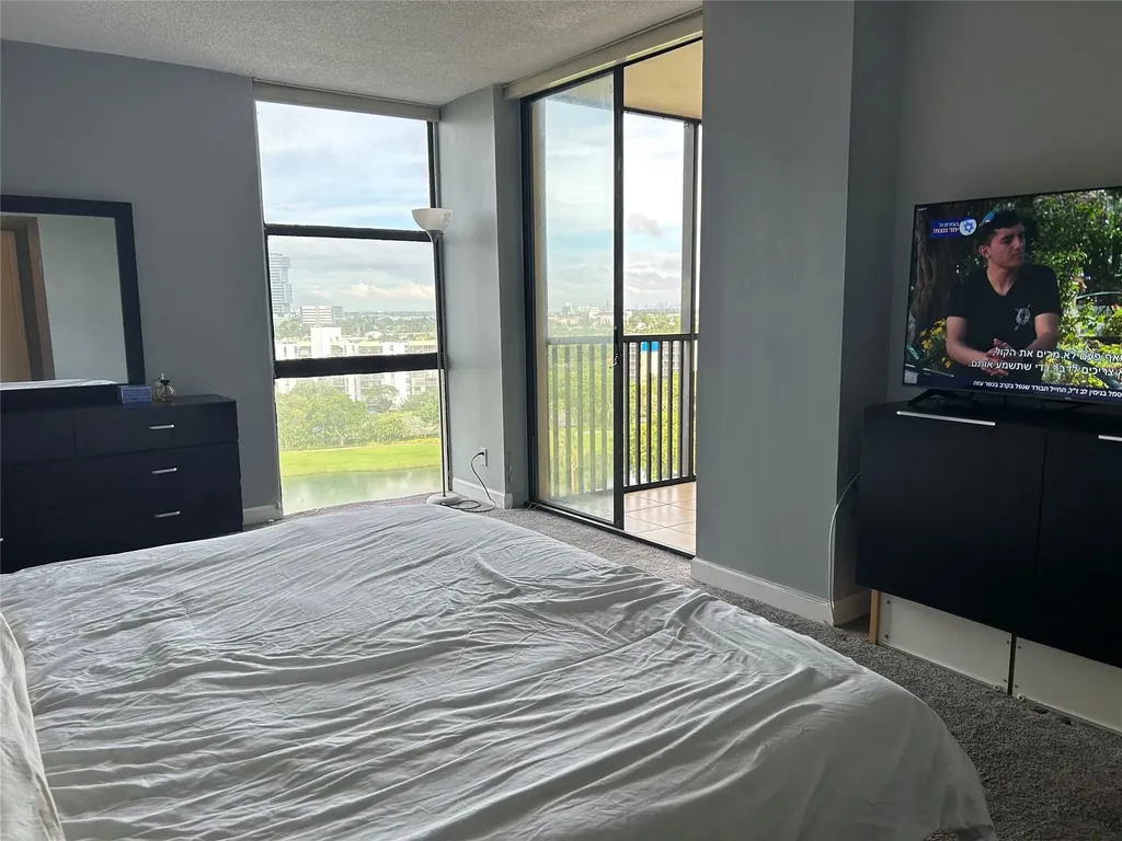 20301 W Country Club Drive Aventura FL 33180
