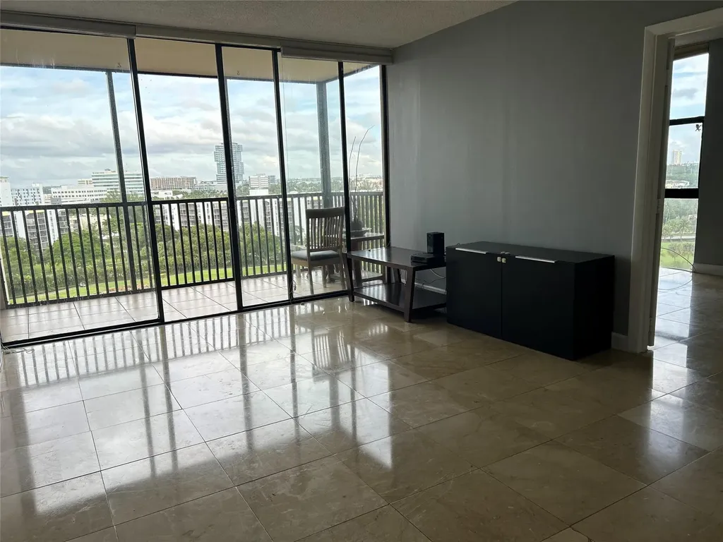 20301 W Country Club Drive Aventura FL 33180