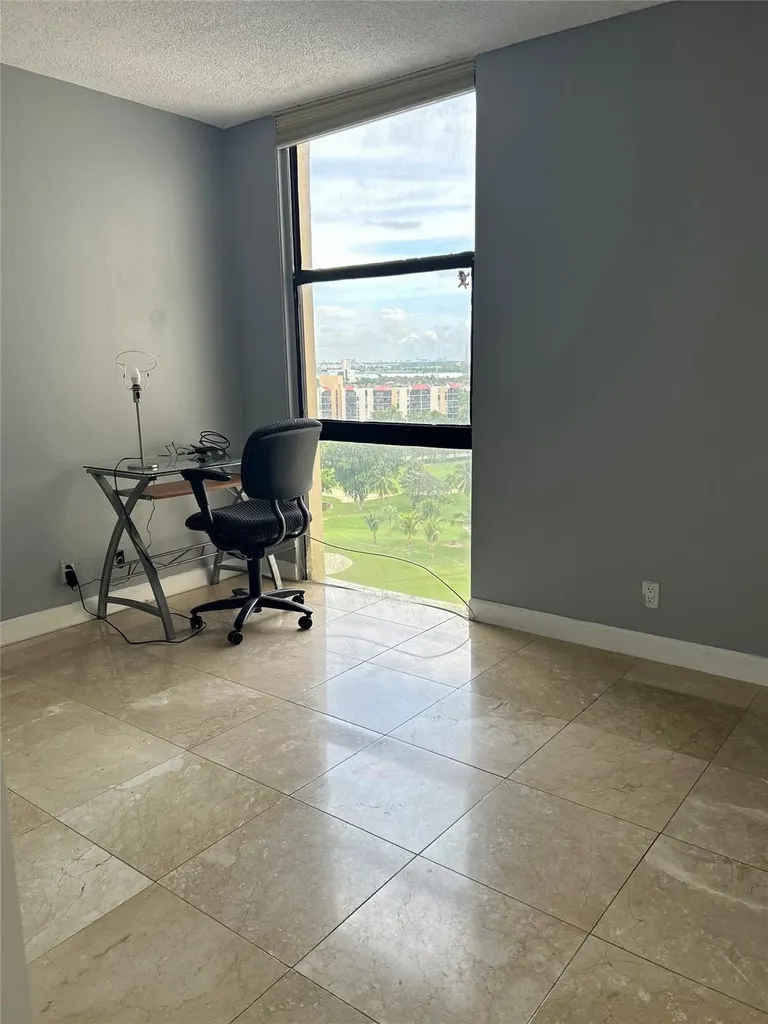 20301 W Country Club Drive Aventura FL 33180