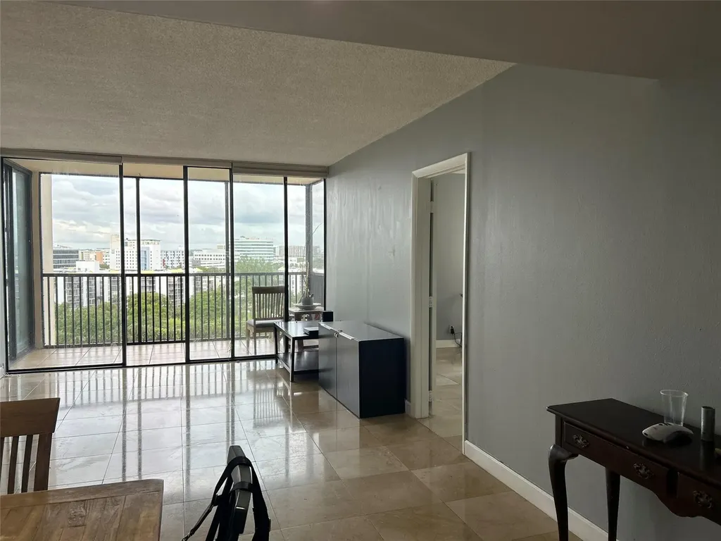 20301 W Country Club Drive Aventura FL 33180