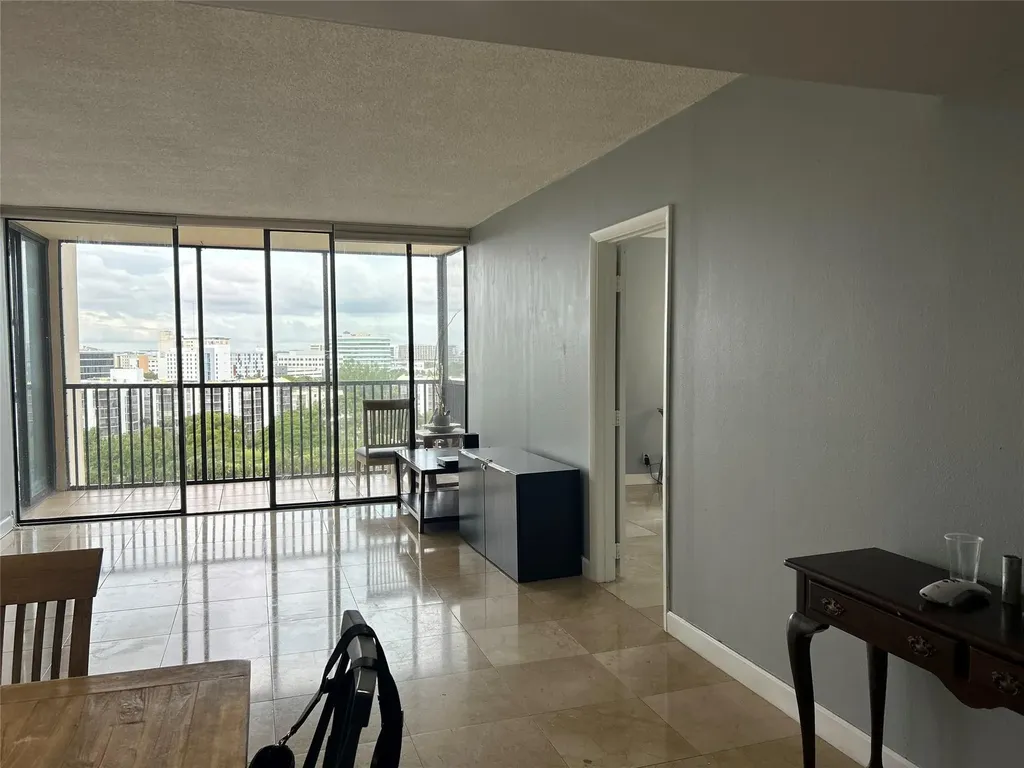 20301 W Country Club Drive Aventura FL 33180