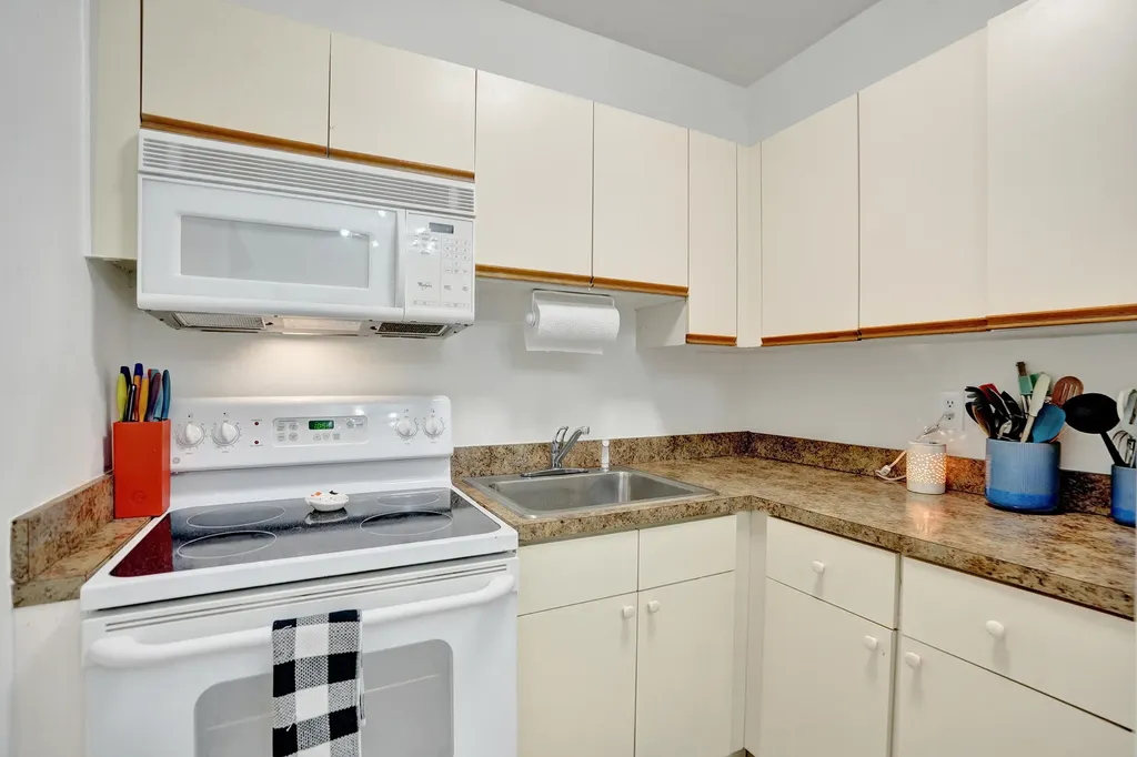 2461 NE 20th Avenue Lighthouse Point FL 33064