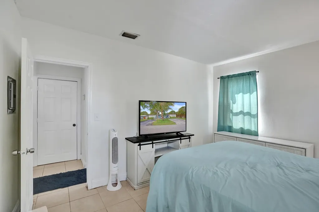 2461 NE 20th Avenue Lighthouse Point FL 33064