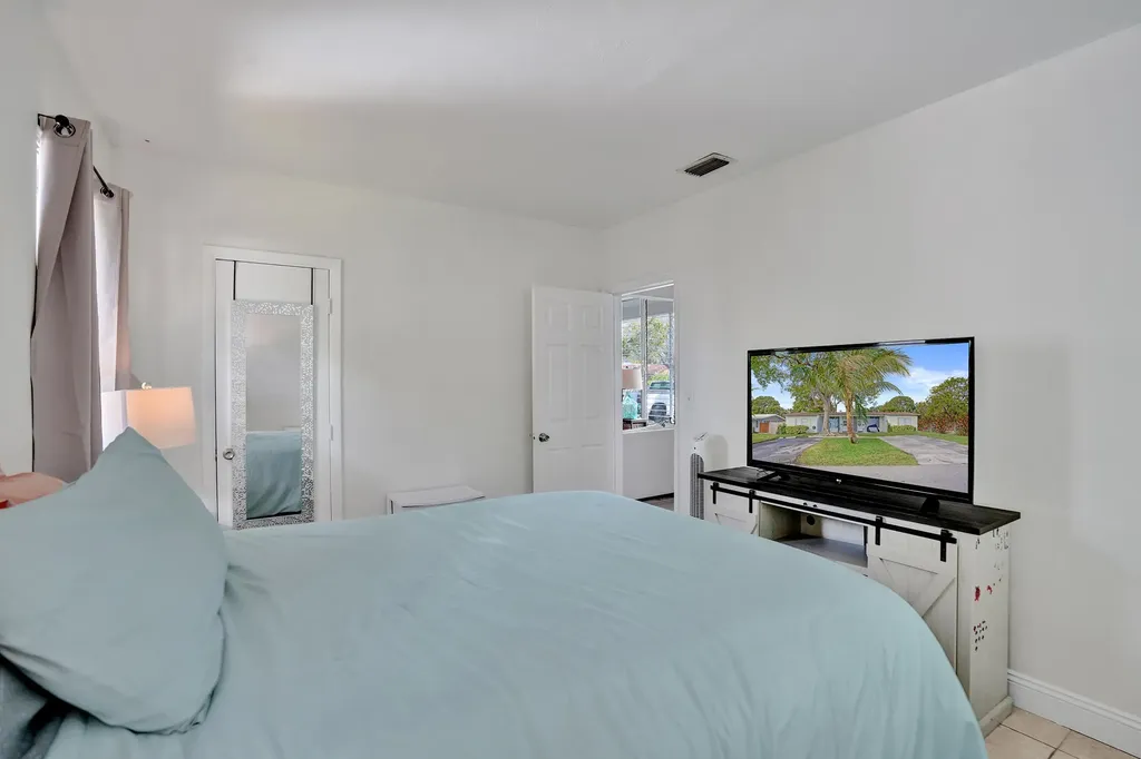 2461 NE 20th Avenue Lighthouse Point FL 33064