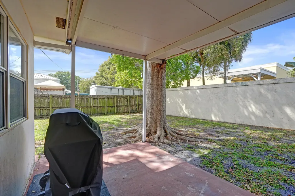 2461 NE 20th Avenue Lighthouse Point FL 33064