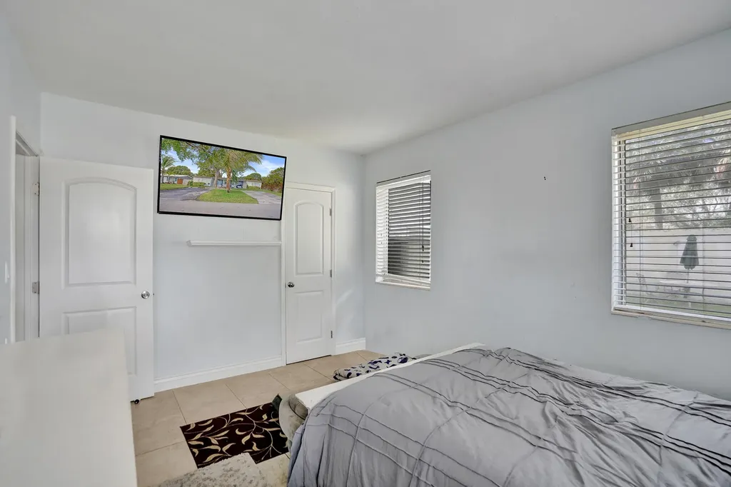 2461 NE 20th Avenue Lighthouse Point FL 33064