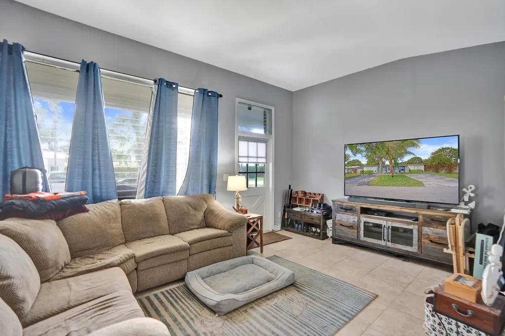 2461 NE 20th Avenue Lighthouse Point FL 33064