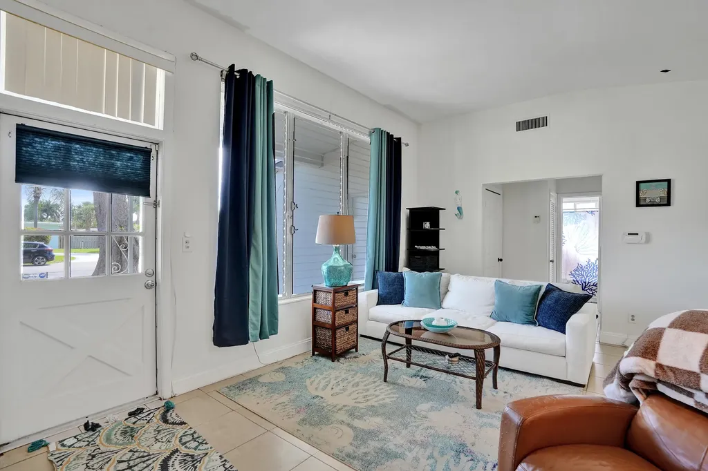 2461 NE 20th Avenue Lighthouse Point FL 33064