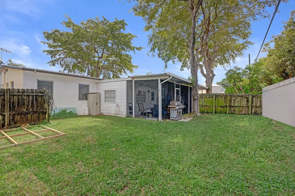 2461 NE 20th Avenue Lighthouse Point FL 33064