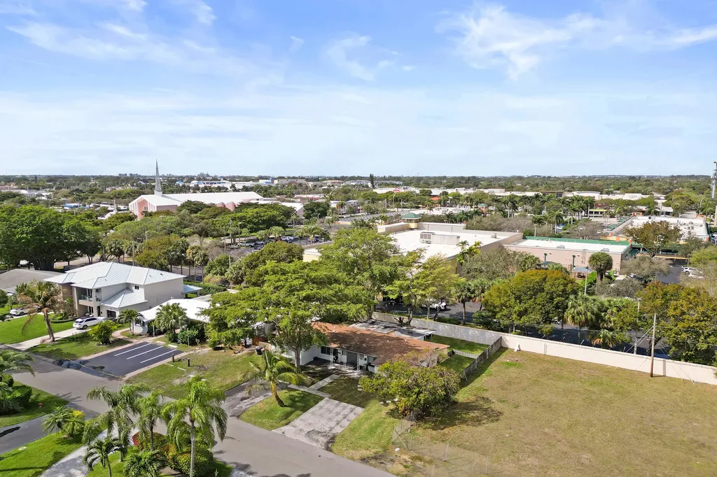 2461 NE 20th Avenue Lighthouse Point FL 33064