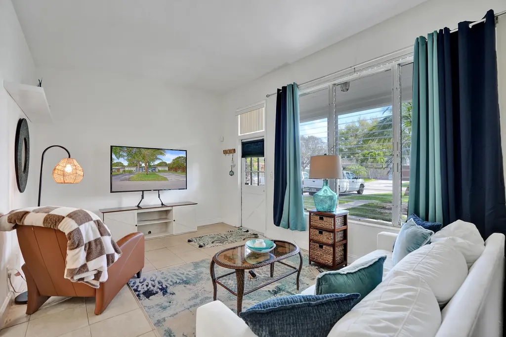 2461 NE 20th Avenue Lighthouse Point FL 33064