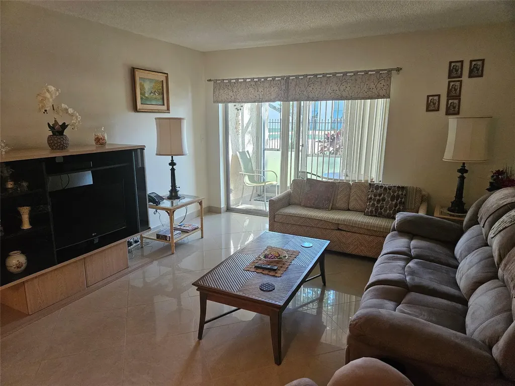 959 SE 2nd Avenue Deerfield Beach FL 33441