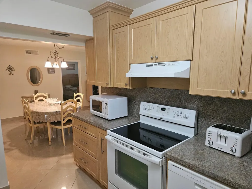 959 SE 2nd Avenue Deerfield Beach FL 33441