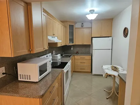 959 SE 2nd Avenue Deerfield Beach FL 33441
