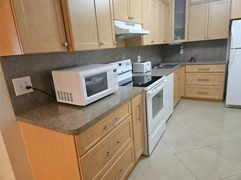 959 SE 2nd Avenue Deerfield Beach FL 33441