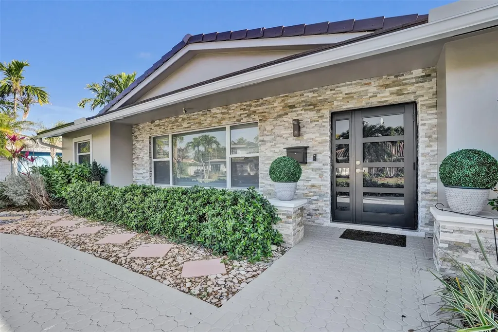 2160 NE 44th Court Lighthouse Point FL 33064