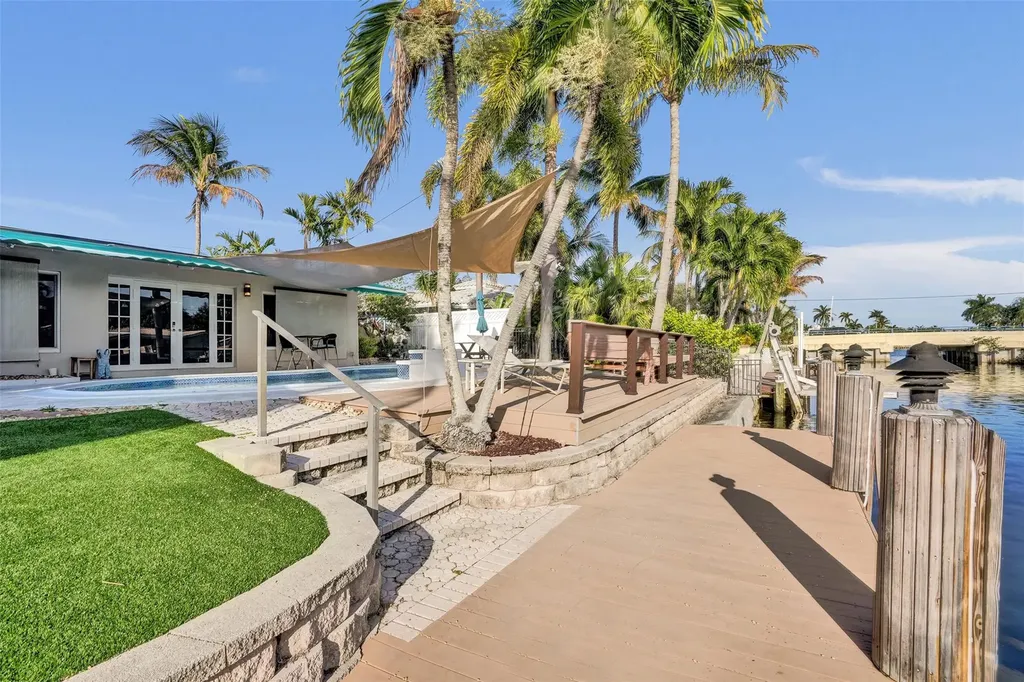 2160 NE 44th Court Lighthouse Point FL 33064
