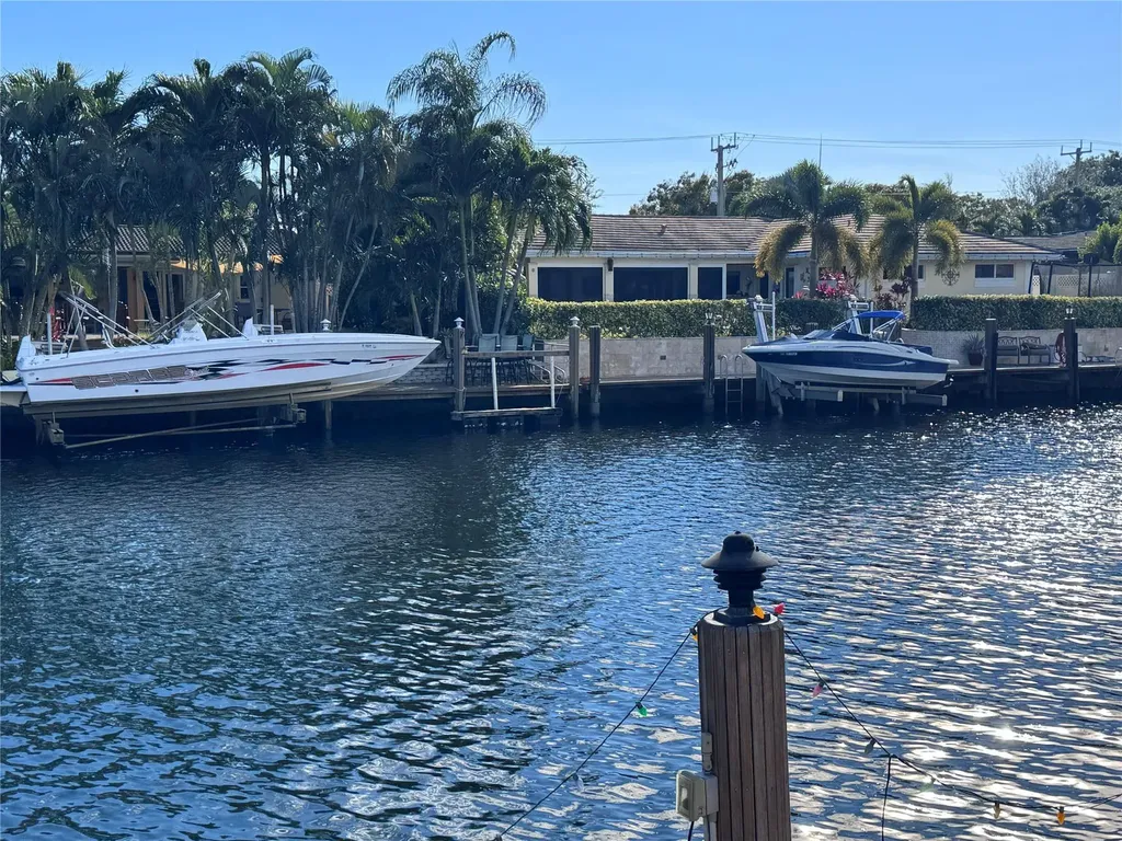 2160 NE 44th Court Lighthouse Point FL 33064