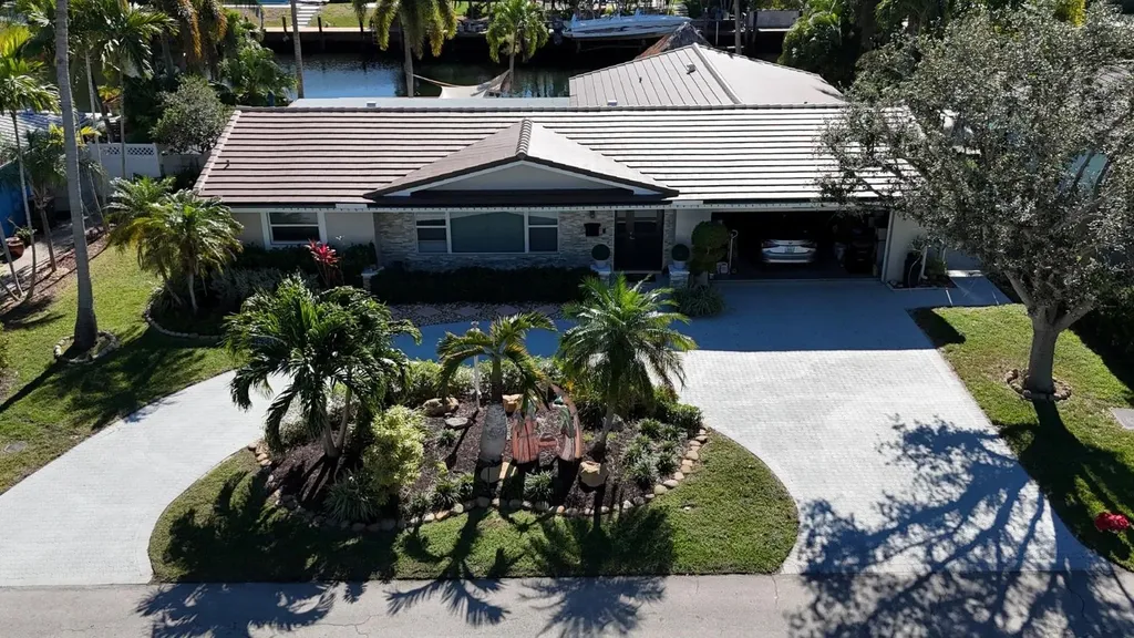 2160 NE 44th Court Lighthouse Point FL 33064