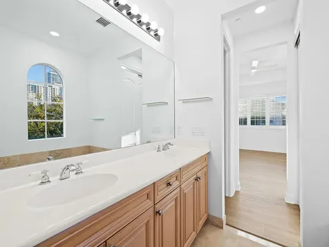 510 SE 7th Street Fort Lauderdale FL 33301