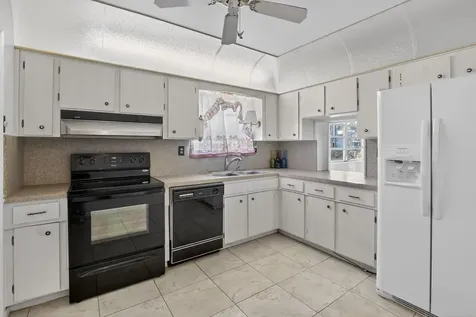 121 NW 77th Way Pembroke Pines FL 33024