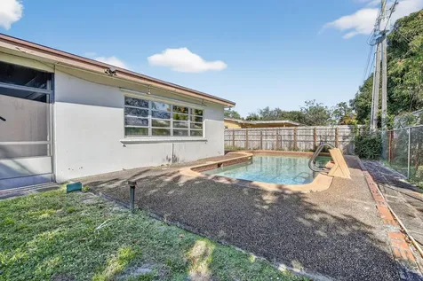 121 NW 77th Way Pembroke Pines FL 33024