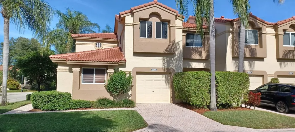 6688 Via Regina Boca Raton FL 33433