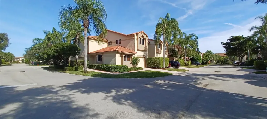 6688 Via Regina Boca Raton FL 33433