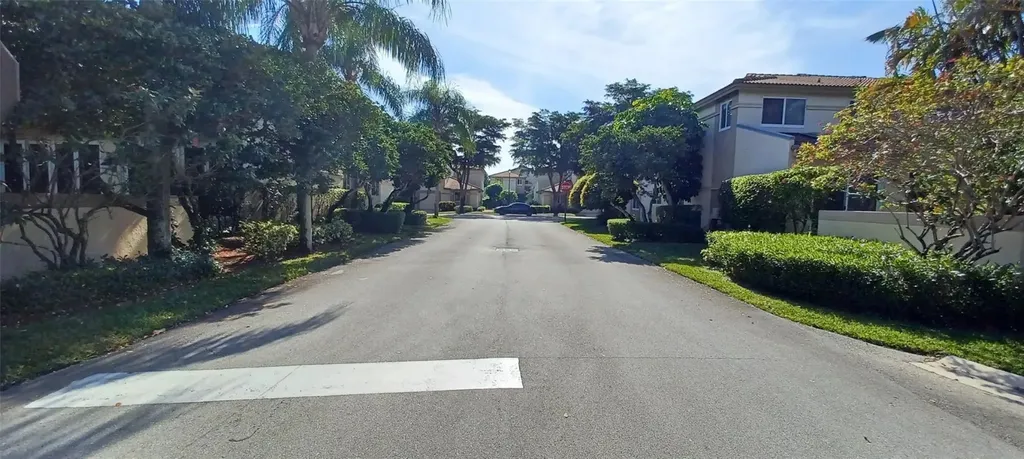 6688 Via Regina Boca Raton FL 33433