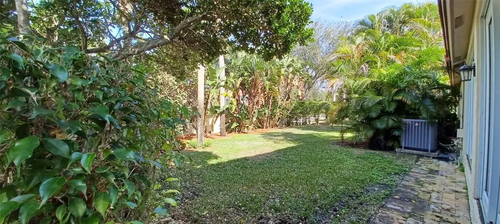 6688 Via Regina Boca Raton FL 33433
