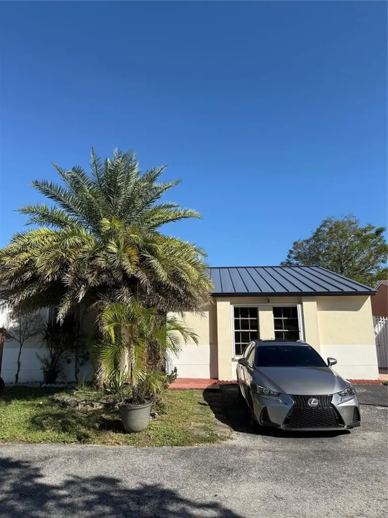 19783 NW 64th Place Hialeah FL 33015