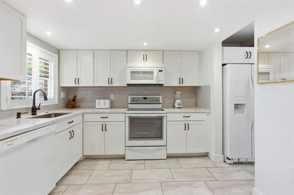 9460 Sunrise Lakes Boulevard Sunrise FL 33322