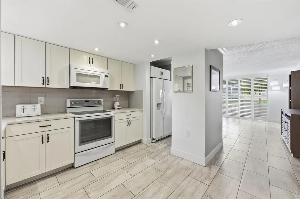 9460 Sunrise Lakes Boulevard Sunrise FL 33322