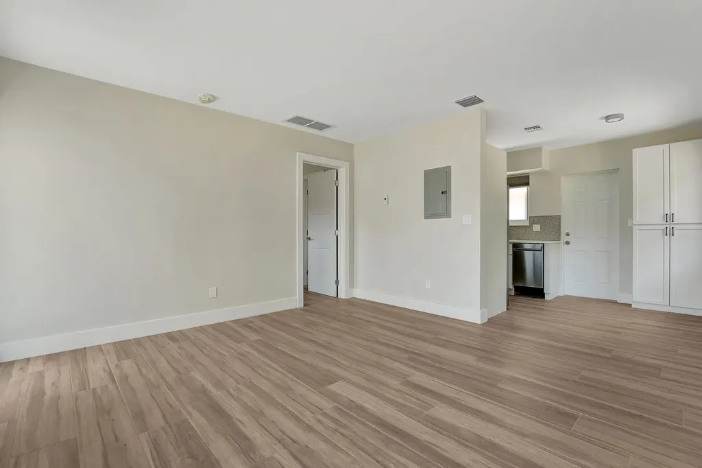 875 NE 39th Street Oakland Park FL 33334