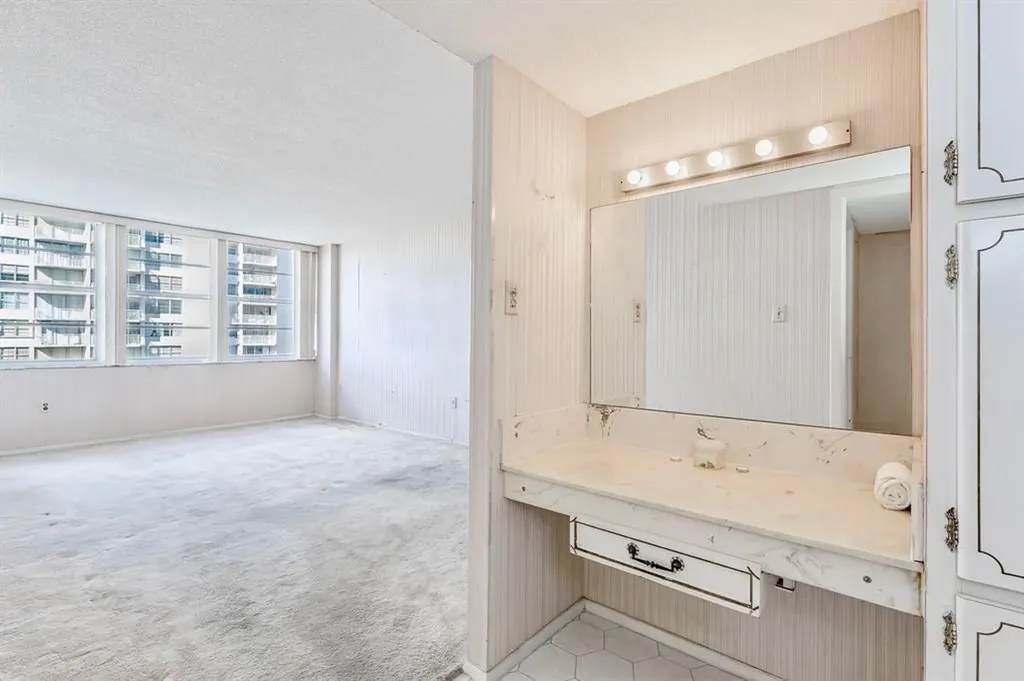 18031 Biscayne Boulevard Aventura FL 33160