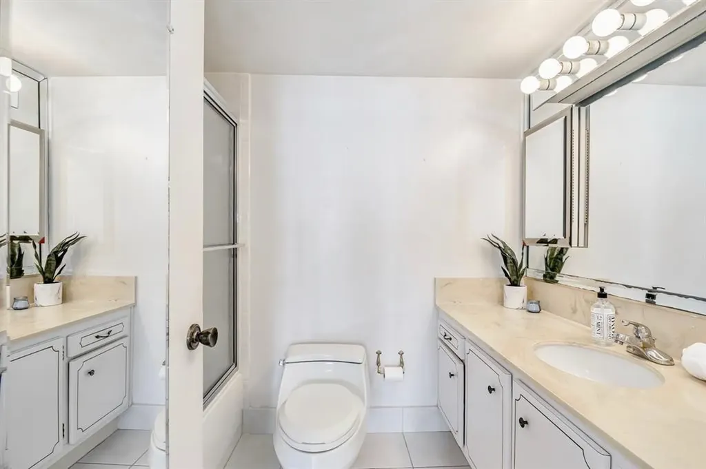 18031 Biscayne Boulevard Aventura FL 33160