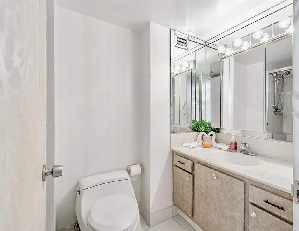 18031 Biscayne Boulevard Aventura FL 33160