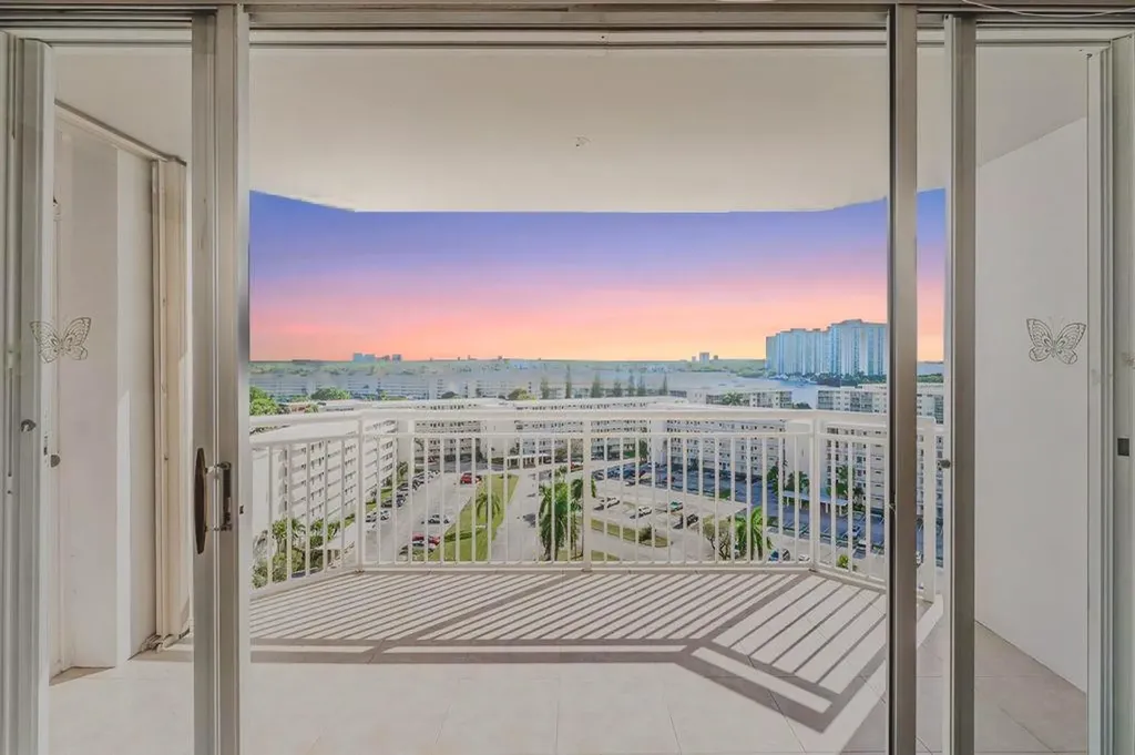 18031 Biscayne Boulevard Aventura FL 33160