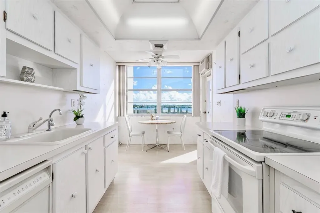 18031 Biscayne Boulevard Aventura FL 33160