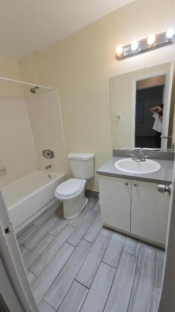 2810 Riverside Drive Coral Springs FL 33065