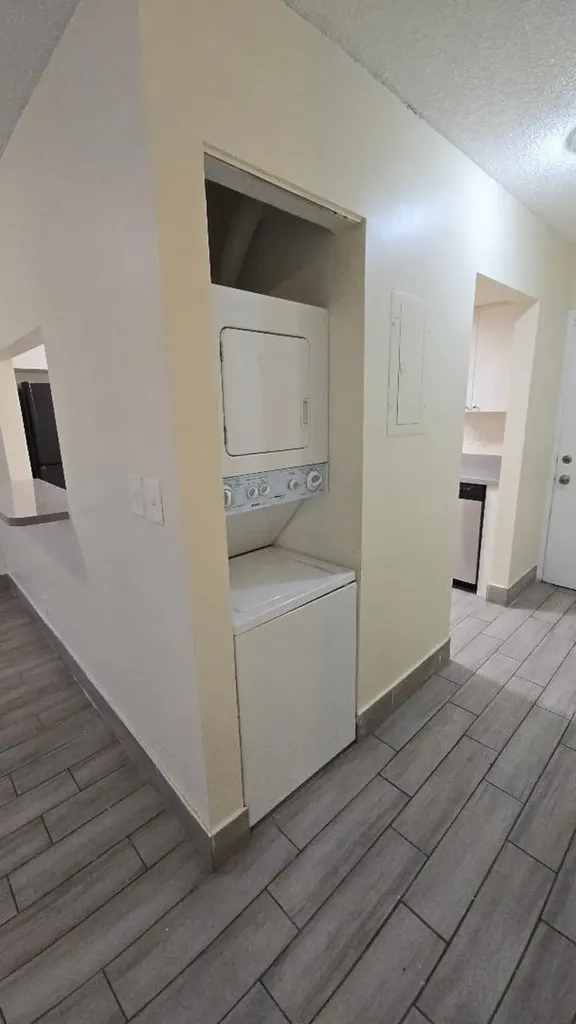 2810 Riverside Drive Coral Springs FL 33065