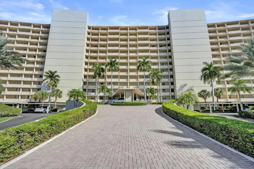 132 Lakeshore Drive North Palm Beach FL 33408